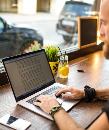 How to Turn Your Side Hustle into a Fully-Fledged Business